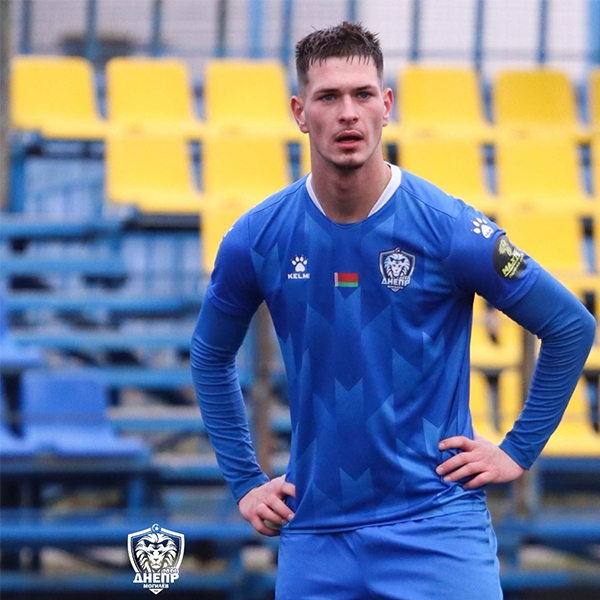 Арсений Грибовский подписал первый контракт